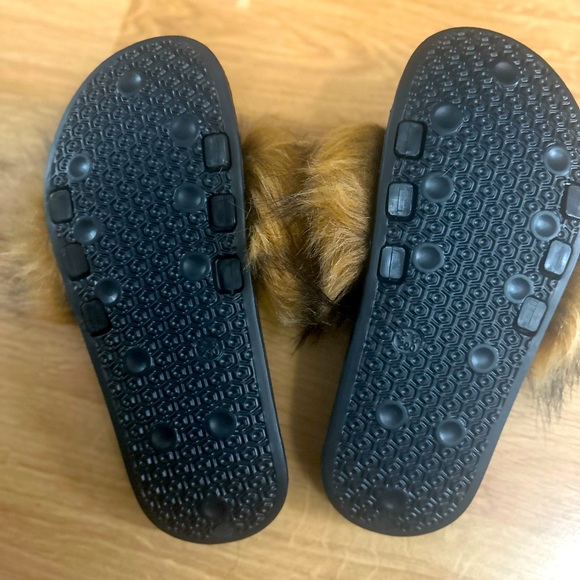 Brand New Fur Slides Slip on’s . Size 11/12 - Picture 3 of 3